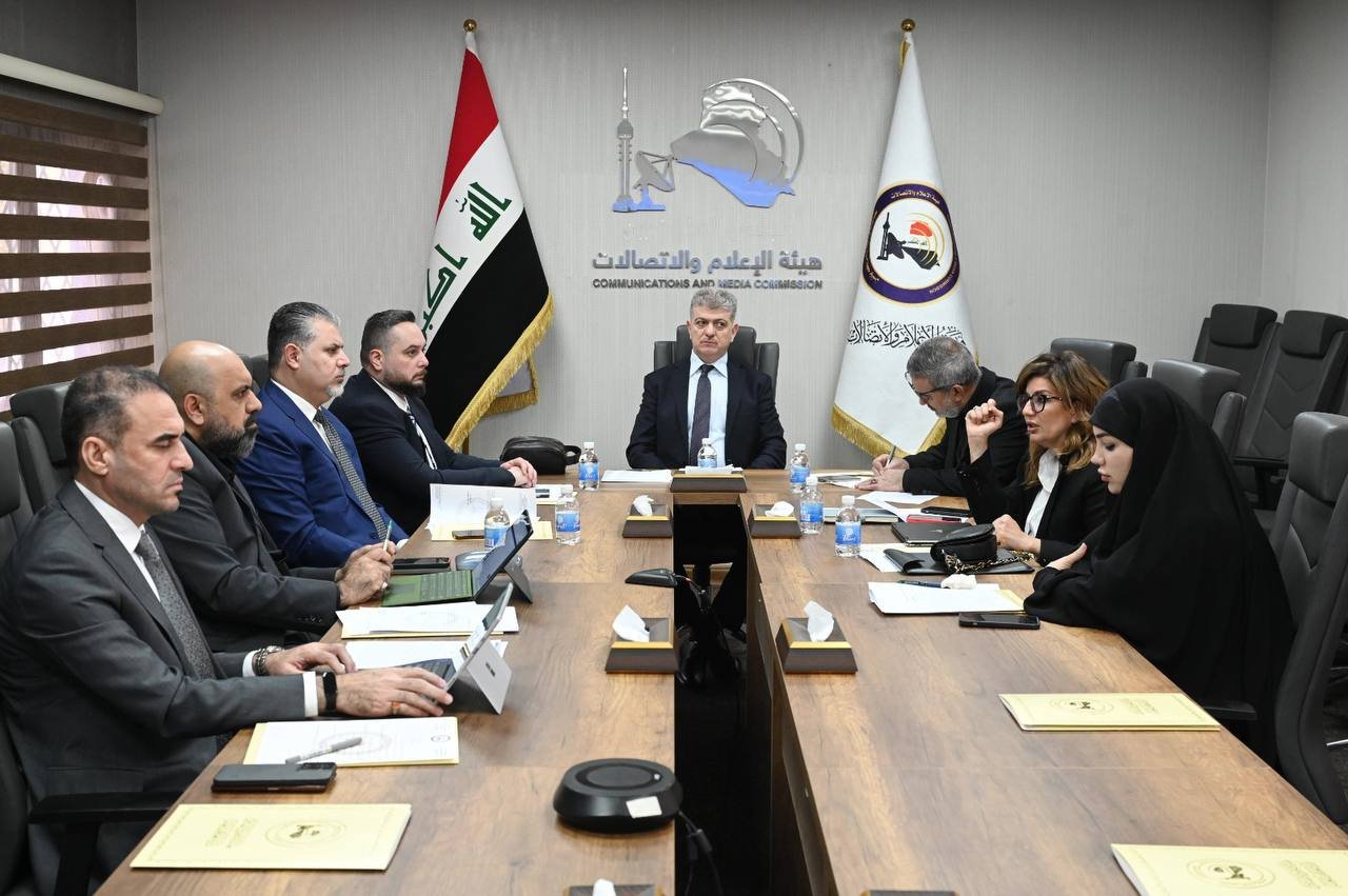 الإعلام والاتصالات تصوت على التريث في تعليق رخص المؤسسات الإعلامية