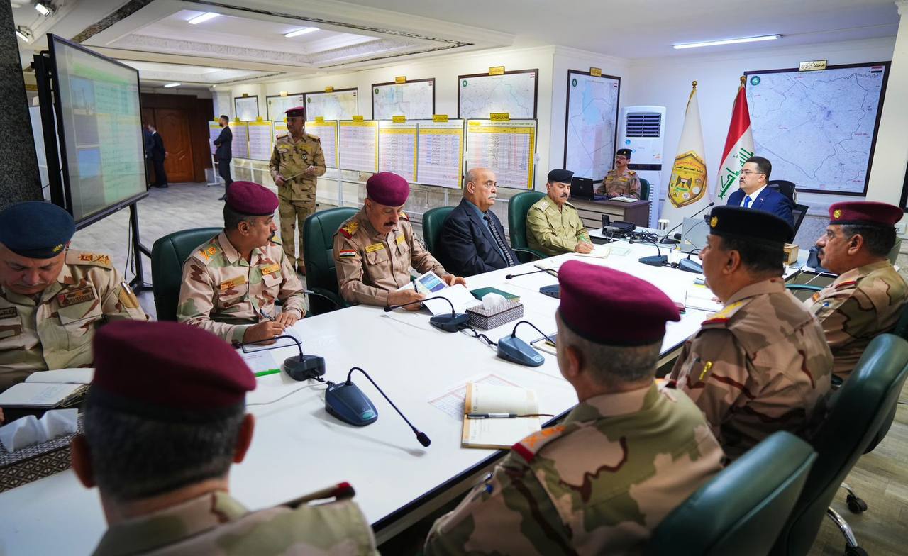 القائد العام للقوات المسلحة محمد شياع السوداني يزور مقر العمليات المشتركة ويتابع عبر دائرة تلفزيونية، سير الخطة الأمنية للزيارة الأربعينية