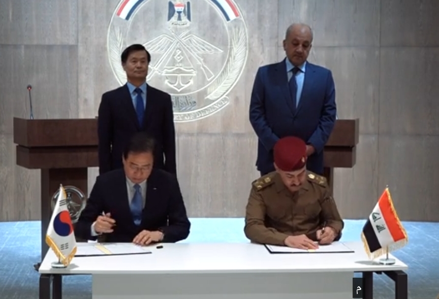 الدفاع توقع عقداً مع شركة كورية لشراء بطاريات دفاع جوي متطورة