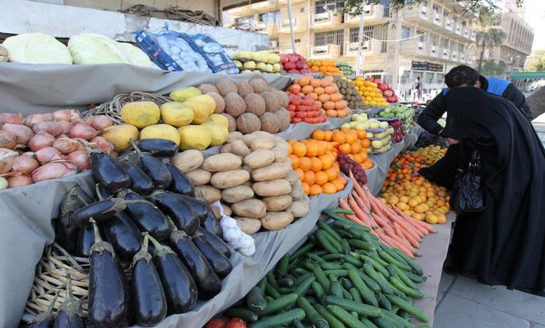 مقارنة بين أسعار الخضروات والفواكه المحلية والمستوردة في أسواق الجملة