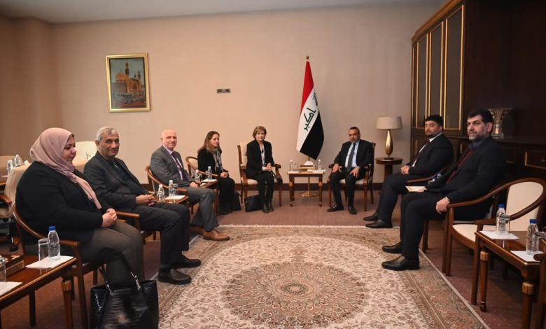 وزير العمل يبحث مع البنك الدولي تعزيز التعاون في التنمية الاجتماعية ودعم الفئات المحتاجة