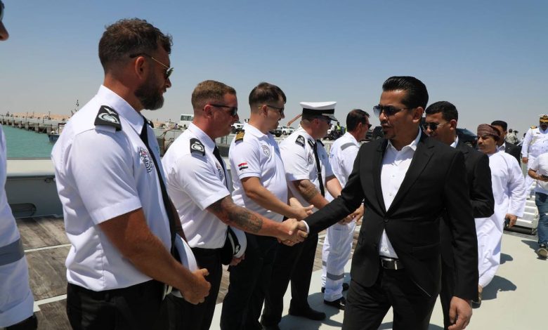 وزير النقل يرافق الوفد العماني في جولة استطلاعية لمشروعي ميناء الفاو وطريق التنمية