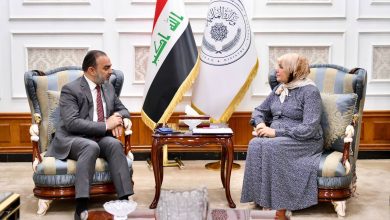 هيأة الإعلام والاتصالات والمالية تبحثان آليات التكامل الرقمي وتبسيط الإجراءات