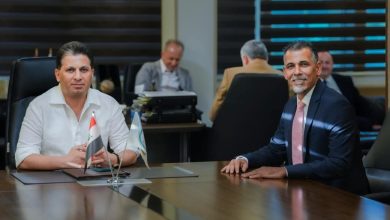 رئيس اللجنة الأولمبية ويونس محمود يناقشان حقوق الرياضيين الرواد