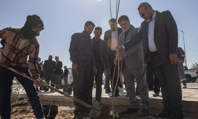 العتبة العباسية تبدأ حملة تشجير طريق يا حسين بين النجف الأشرف وكربلاء المقدّسة العتبة العباسية تبدأ حملة تشجير طريق يا حسين بين النجف الأشرف وكربلاء المقدّسة