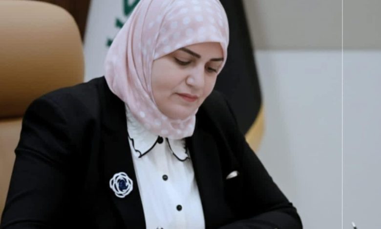 وزير المالية تهنئ الشعب العراقي والحكومة بمناسبة الانتخابات وتؤكد التزام الحكومة بالنهج الديمقراطي