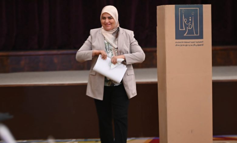 وزير المالية تهنئ الشعب العراقي والحكومة بمناسبة الانتخابات وتؤكد التزام الحكومة بالنهج الديمقراطي